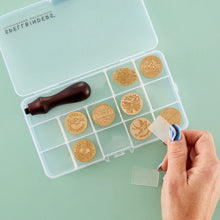 Cargar imagen en el visor de la galería, Sealed storage box -Spellbinders