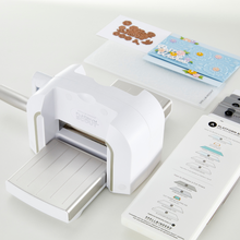 Cargar imagen en el visor de la galería, PLATINUM SCOUT DIE CUTTING AND EMBOSSING MACHINE - 3.5" PLATFORM -Spellbinders