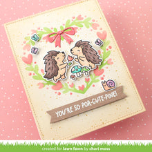 Cargar imagen en el visor de la galería, Heart wreath stencils - LawnFawn