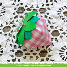 Cargar imagen en el visor de la galería, strawberry treat box - Lawn fawn