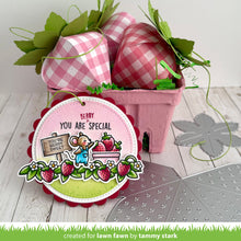 Cargar imagen en el visor de la galería, strawberry treat box - Lawn fawn