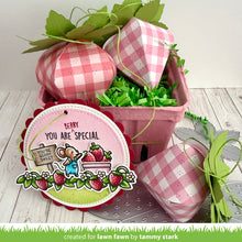 Cargar imagen en el visor de la galería, strawberry treat box - Lawn fawn
