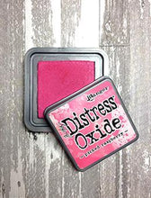 Cargar imagen en el visor de la galería, Distress Oxide Picked Raspberry - TIM HOLTZ