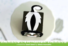 Cargar imagen en el visor de la galería, Tiny gift box skunk add-on- Lawn Fawn
