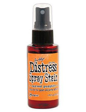 Cargar imagen en el visor de la galería, Distress Spray Stain Carved Pumpkin - TIM HOLTZ