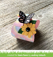 Cargar imagen en el visor de la galería, Butterfly treat box - Lawn Fawn
