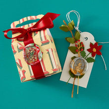 Cargar imagen en el visor de la galería, Must-Have Wax Bead Mix Christmas from the Sealed 3D Christmas Collection - SPELLBINDERS (Copia)
