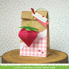 Cargar imagen en el visor de la galería, strawberry treat box - Lawn fawn

