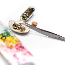 Cargar imagen en el visor de la galería, Crafter&#39;s Essential Micro-Tip Tweezers - Altenew
