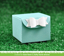 Cargar imagen en el visor de la galería, Tiny gift box- Lawn Fawn
