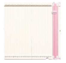 Cargar imagen en el visor de la galería, Cizalla y plegadora  Trim &amp; Score  rosa en centímetros -  WE R
