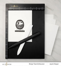 Cargar imagen en el visor de la galería, Crafter&#39;s Essential Scoring Board - Altenew
